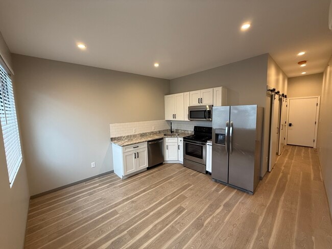 Kitchen - 2602 Huntingdon Ave