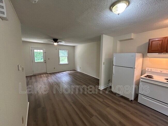 Foto del edificio - 4709 Grassy Creek Rd