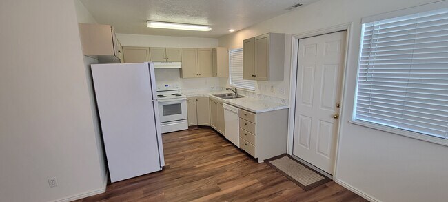 Building Photo - 545 W 600 N