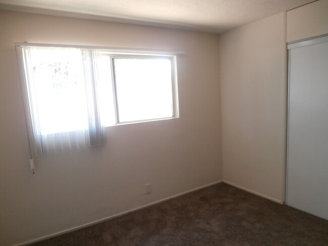 Room - 7839 2nd St