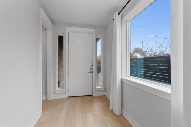 Foto del edificio - 5002 Pecan Springs Rd