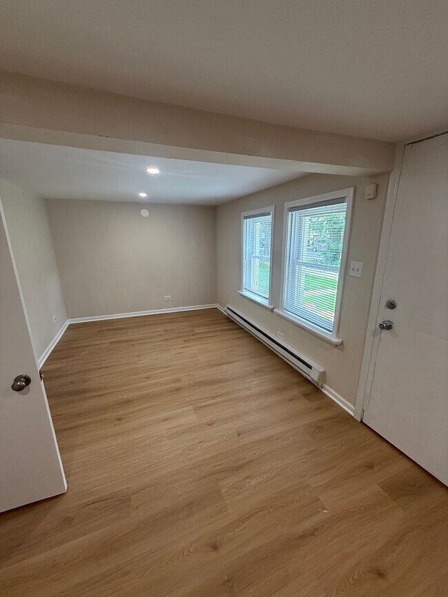 Foto del edificio - 2244 W Farragut Ave
