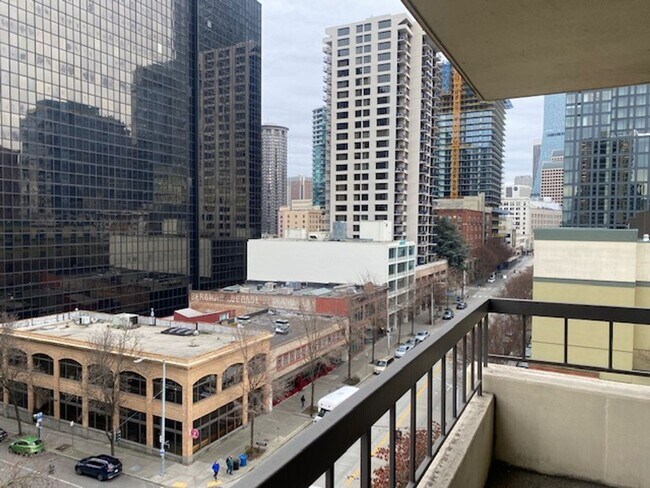 Foto del edificio - Belltown Condo- Newly renovated one bedroom 9th floor