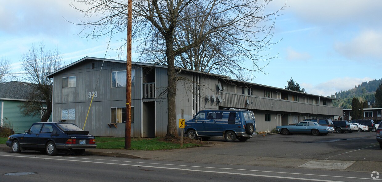 948 S 6TH St, Cottage Grove, OR 97424 Apartments in Cottage Grove, OR