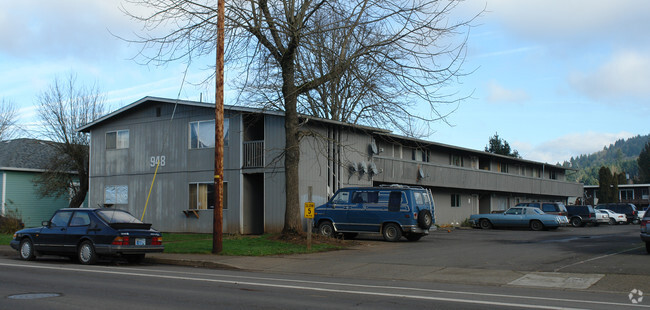 948 S 6th St Cottage Grove Or 97424 Apartments Cottage Grove