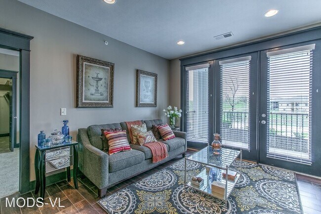 Building Photo - 1010 N 192 Terrace Ct