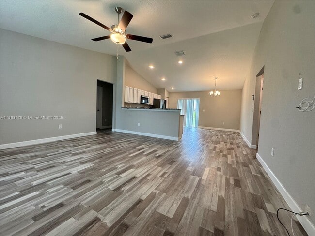 Foto del edificio - 12849-12873 SW 73rd Ave Rd