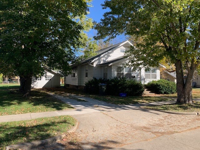 Primary Photo - 817 E Scott St