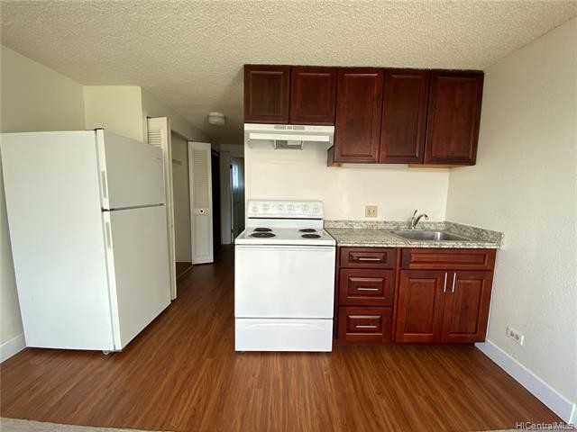 Building Photo - 2211 Ala Wai Blvd