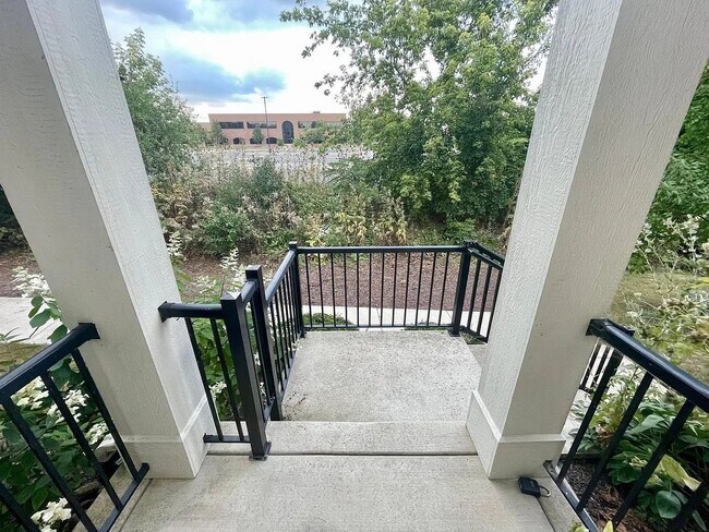 Foto del edificio - 526 Grosvenor Ln