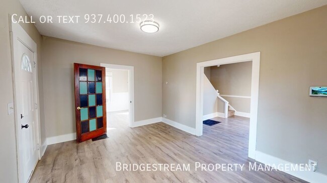 Building Photo - Beautiful 2-3 bedroom 1 bath home with lar...