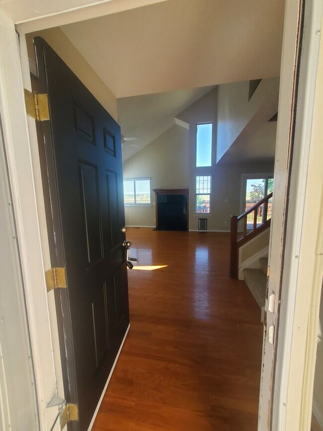 Foto del edificio - 3 Bedroom Home w Extra Room and 2 Car Garage in Stratford Lakes!