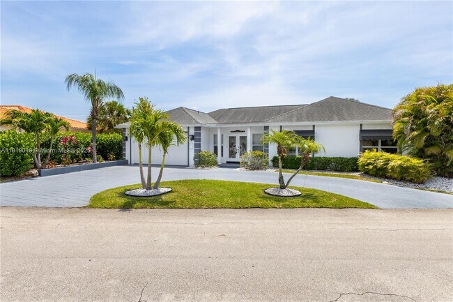 Building Photo - 4902 N Travelers Palm Ln
