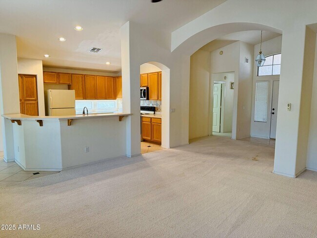 Building Photo - 374 W Oriole Way