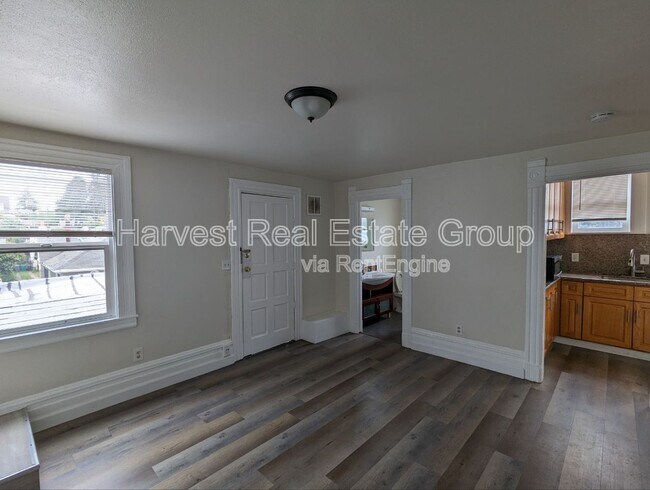 Building Photo - 812 E 23rd St