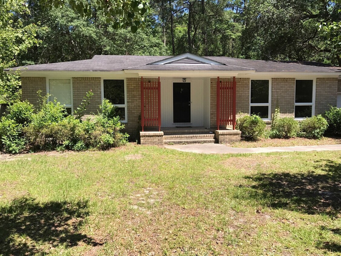 Foto principal - Brick Home Close to SHS