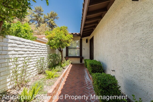 Building Photo - 3 br, 2.5 bath House - 2117 Plaza Del Padre