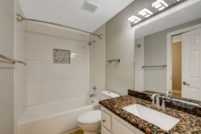Building Photo - 907 Crescent Moon Dr