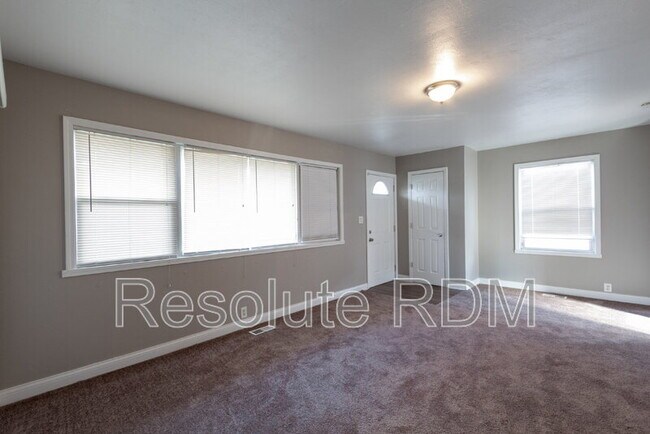 Foto del edificio - 7955 E 49th St