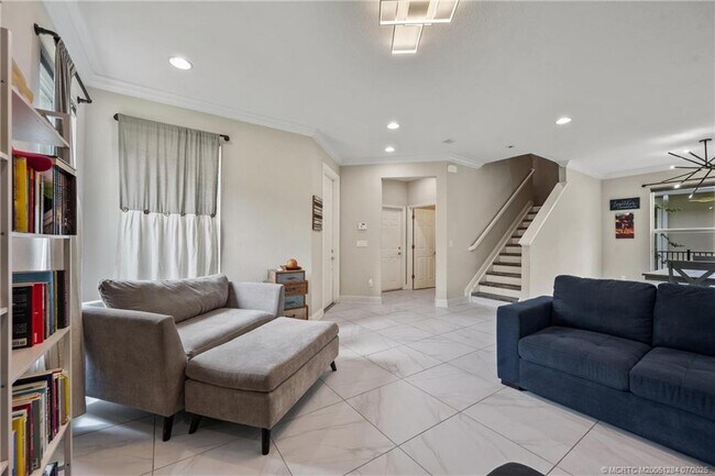 Building Photo - 1813 NW Cataluna Cir