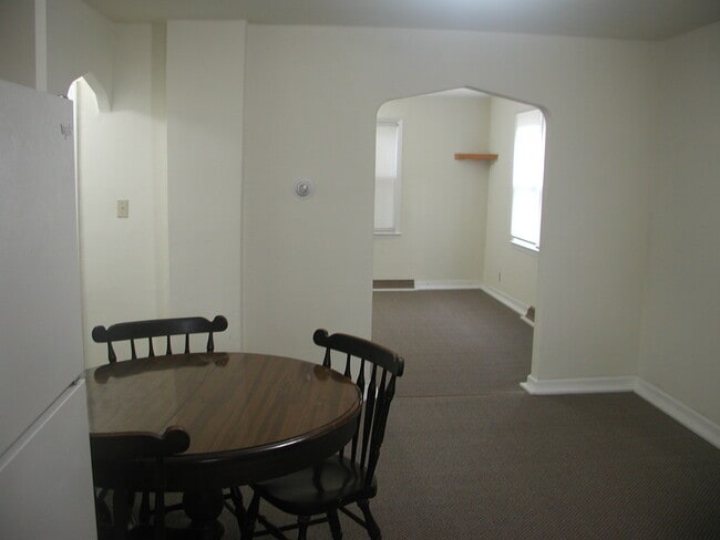 Foto del edificio - 241 E Ronning Ave