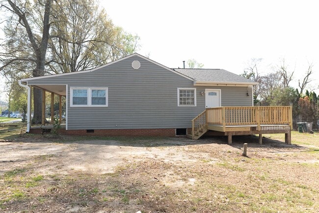 Foto del edificio - Updated 3 Bed 2 Bath Home in Greensboro