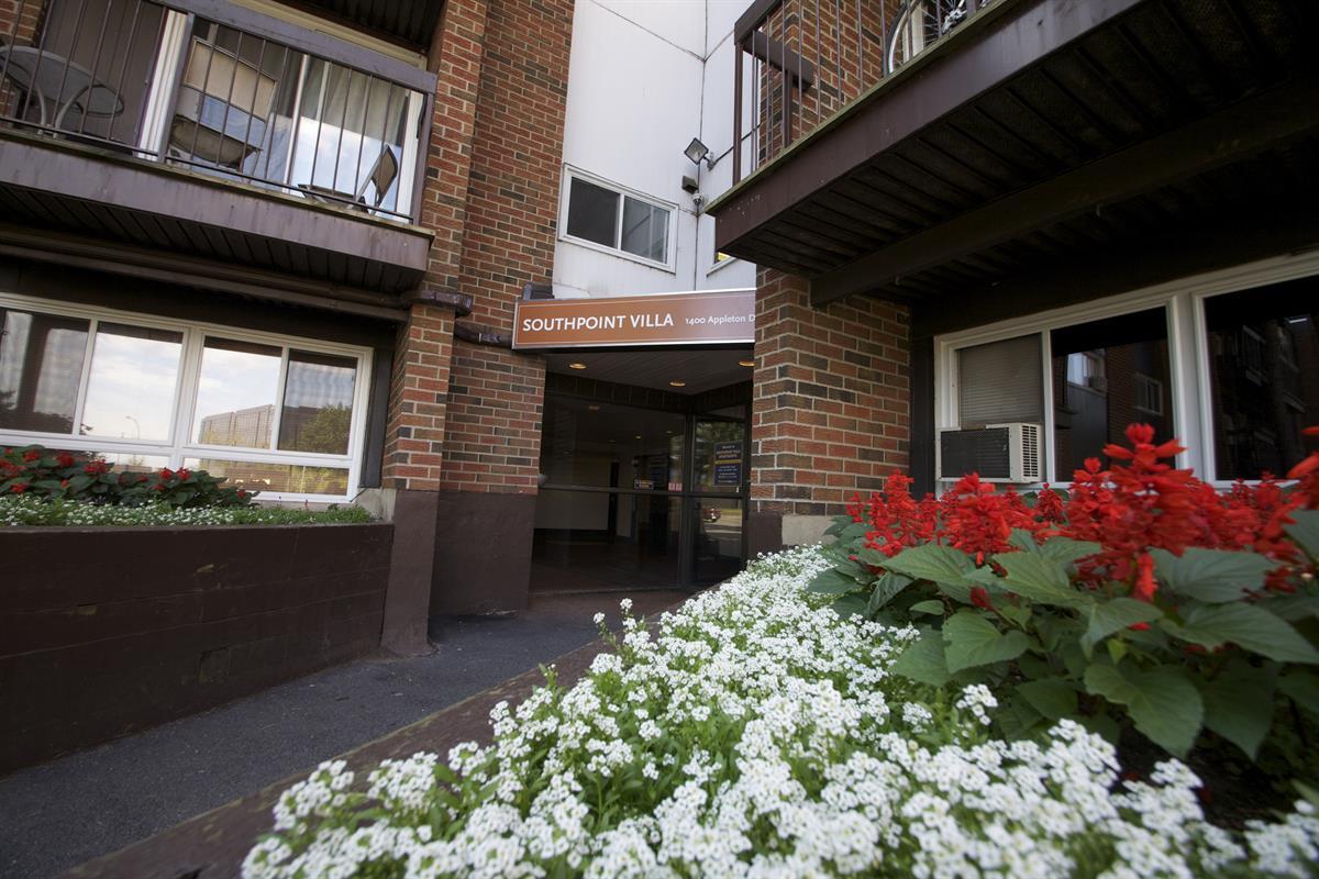 Photo du bâtiment - Southpoint Villa Apartments