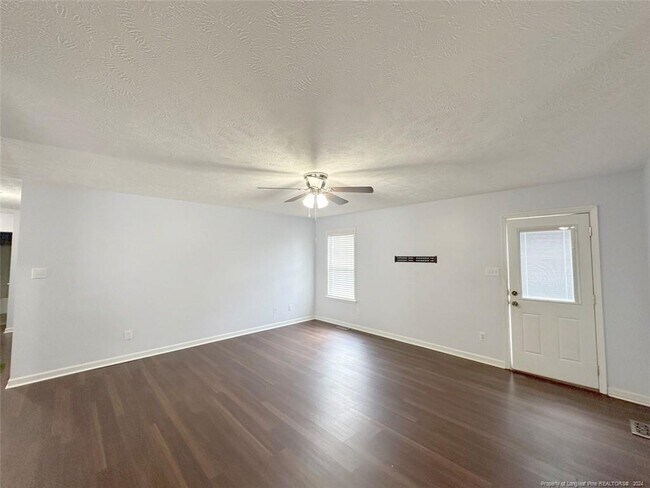 Foto del edificio - 223 Woodland Dr