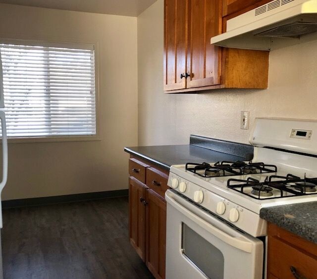 Building Photo - 1 Bedroom Cottage with Extra Storage