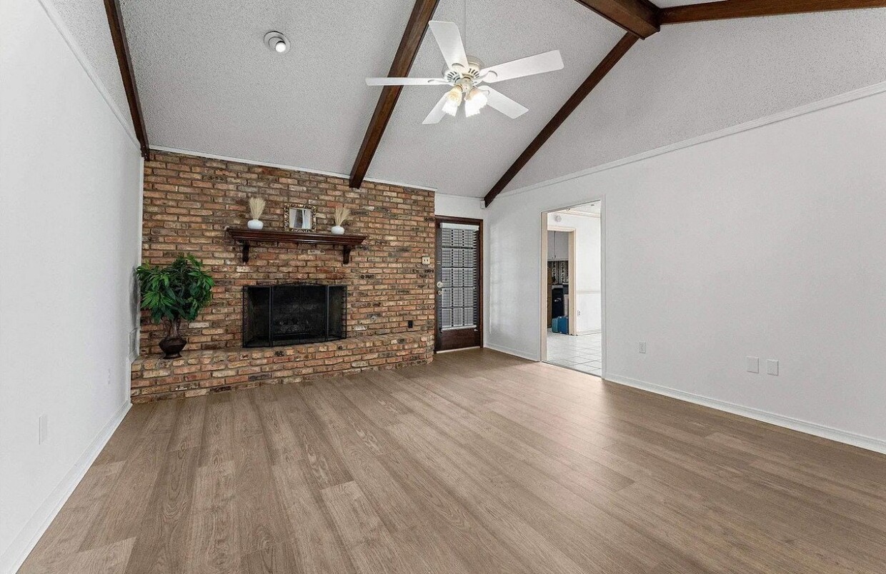 Photo - 16945 Ticonderoga Avenue