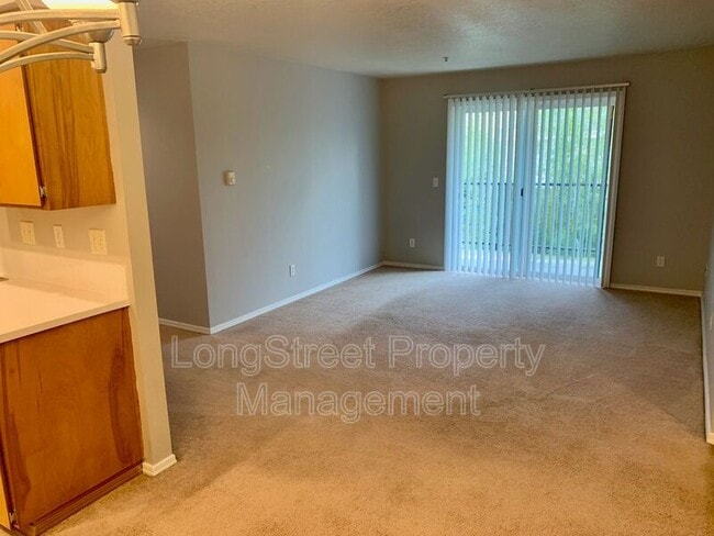 Photo - 8324 SE Rhine St Apartment