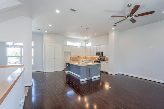 Foto del edificio - 3351 Kilgore St