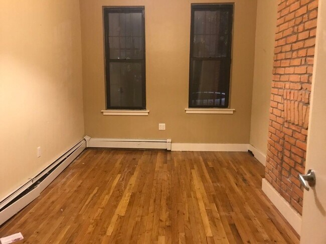 Building Photo - 122 Grove St