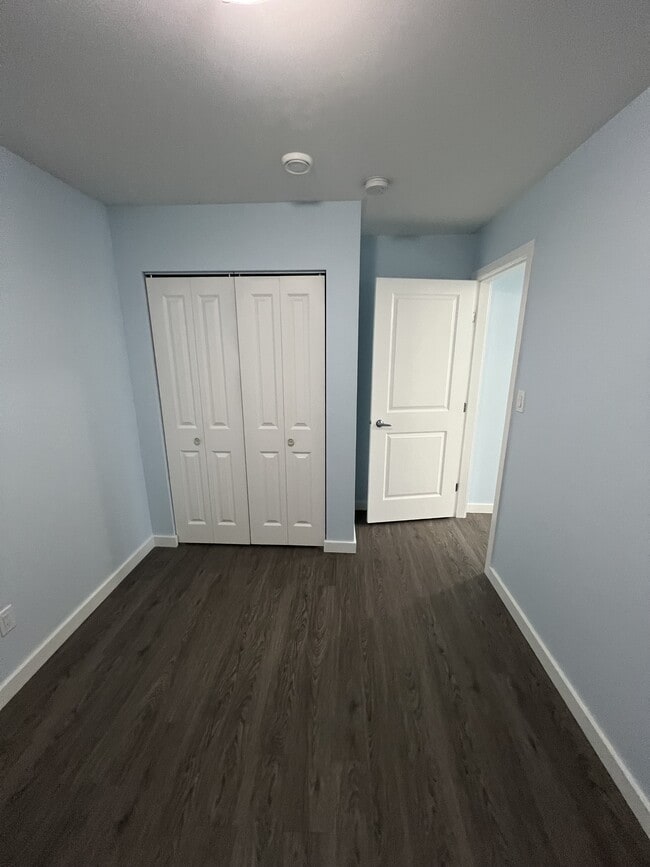 Building Photo - 5009-50027 27th Ave