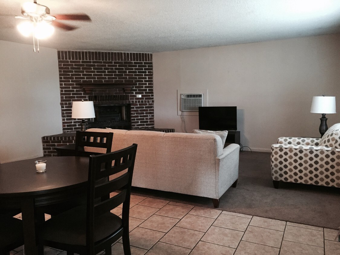 Foto principal - 3009 Harmony Rd