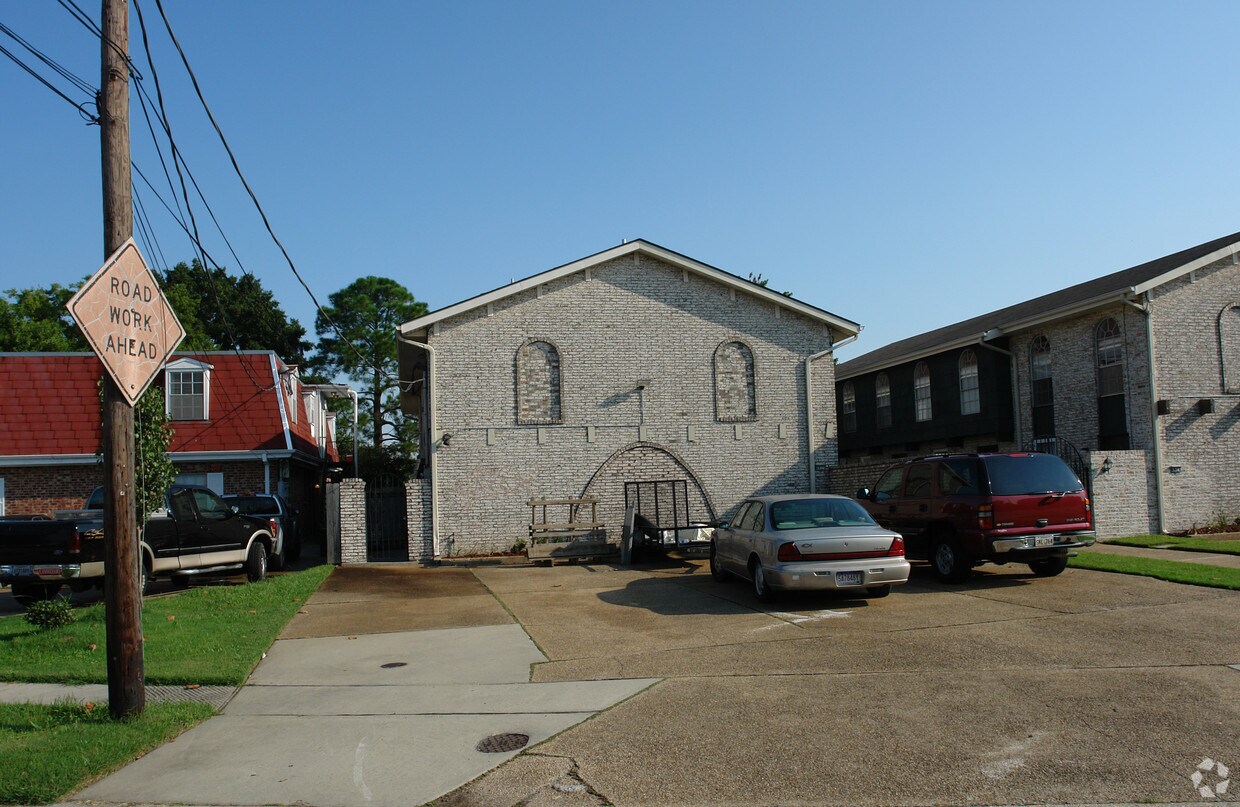 Primary Photo - 4925 Yale St