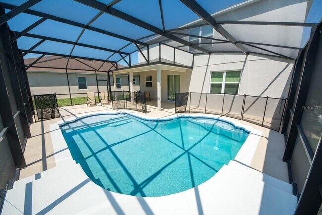 Foto del edificio - 4748 Blue Diamond St