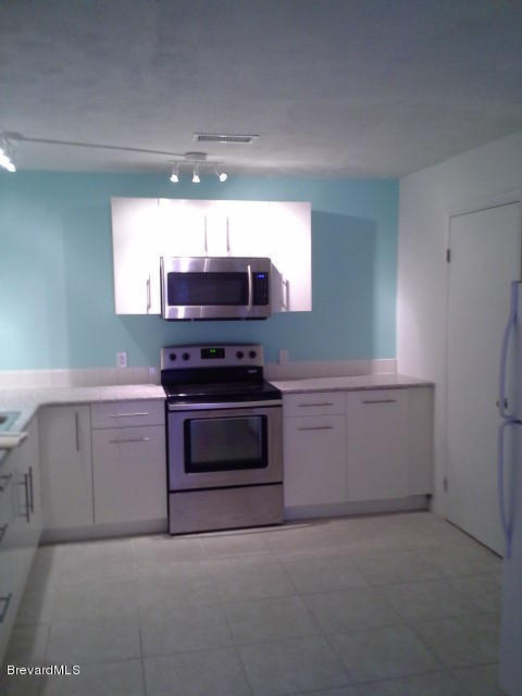Building Photo - 410 S Tropical Trail