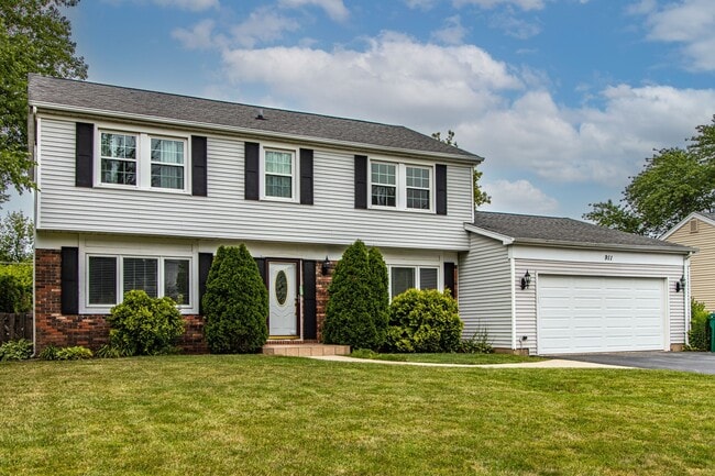 Building Photo - 911 Belmar Ln