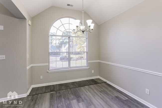 Foto del edificio - 540 Classic Dr N