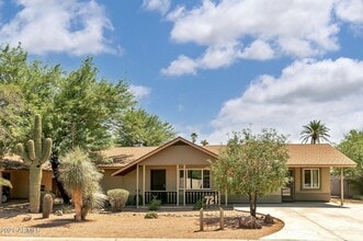 Building Photo - 721 E Vista Del Cerro Dr