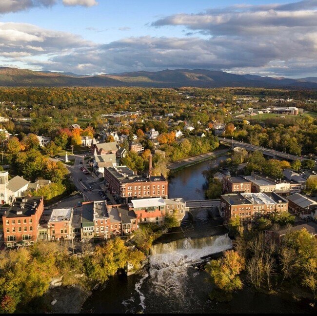 En el corazón de Middlebury - 54 Main St
