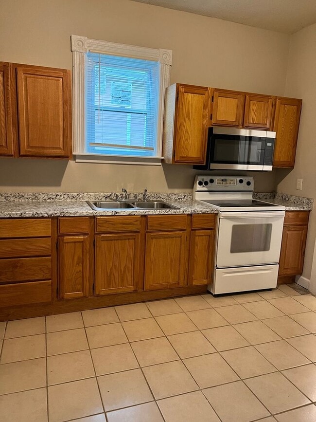 Building Photo - Darling Bungalow