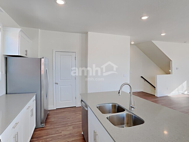 Building Photo - 6056 W South Jordan Pky