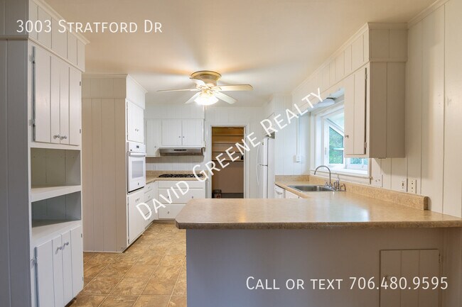 Foto del edificio - 3003 Stratford Dr