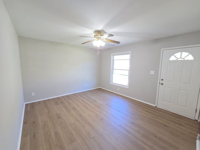 Foto del edificio - Newly Renovated 3 Bedroom Home – Modern Co...