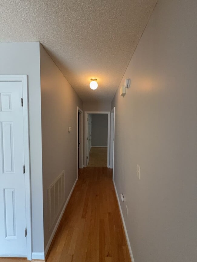 Building Photo - 469 Coops Ct