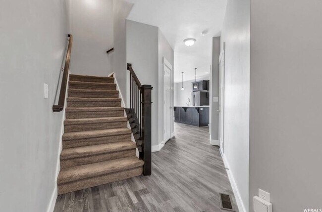 Foto del edificio - 2051 W Fairway Ln