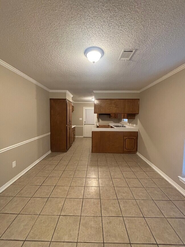 Building Photo - 14 Amy