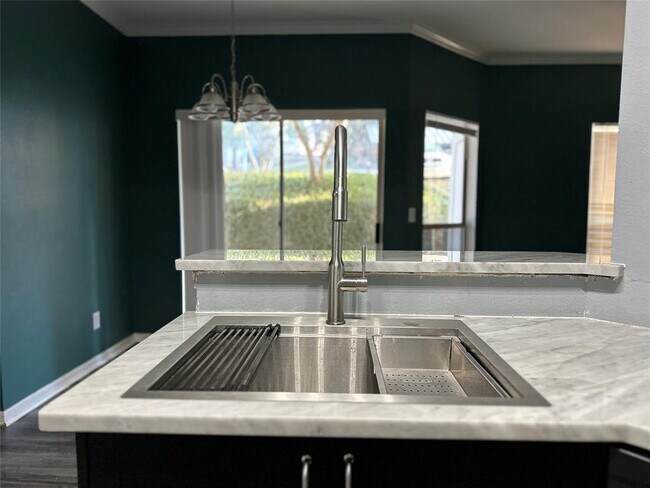 Foto del edificio - 6000 Shepherd Mountain Cove